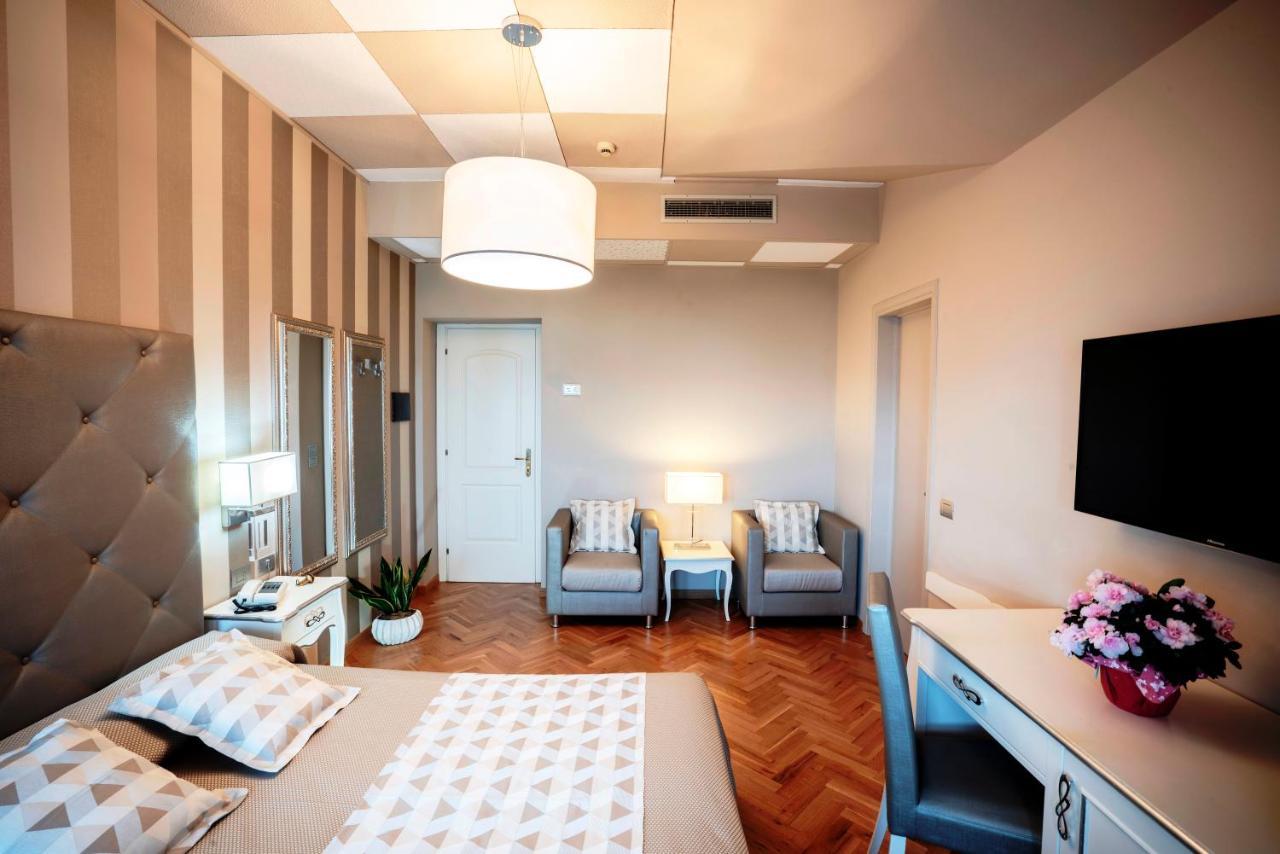 Hotel Bellevue Gardone Riviera Exterior foto