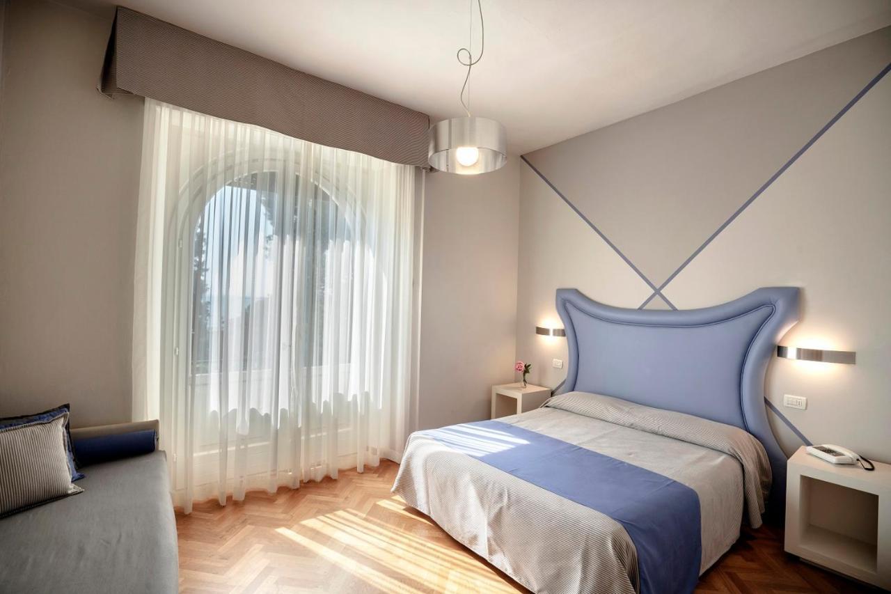 Hotel Bellevue Gardone Riviera Exterior foto