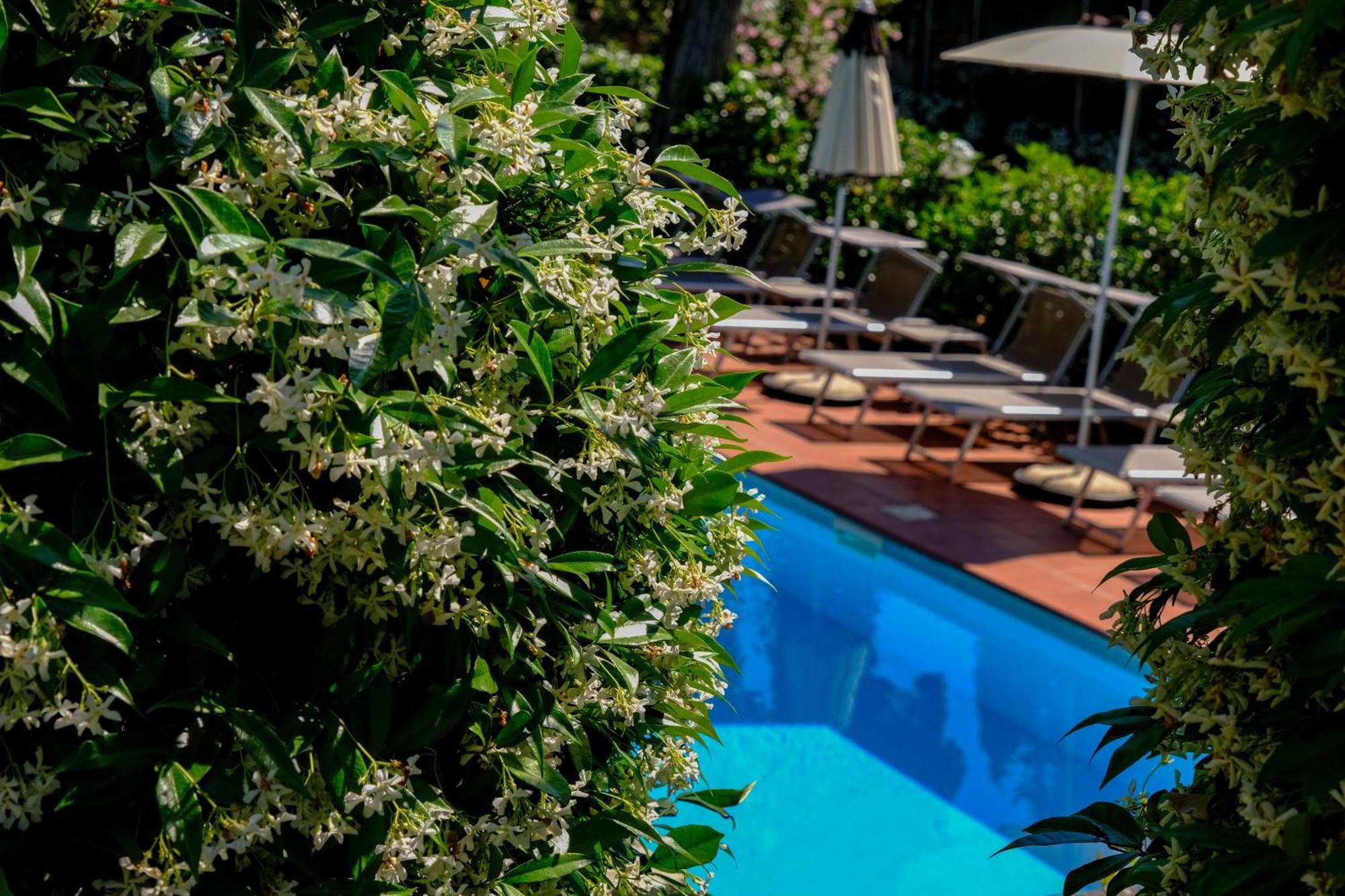 Hotel Bellevue Gardone Riviera Exterior foto